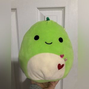 Squishmallows Danny the green dinosaur Valentine’s‎ Day hearts no tag 8 inches